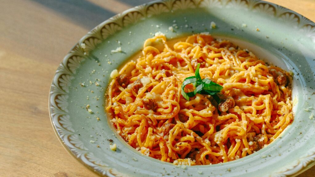 A close-up of a vibrant spaghetti dish with basil in Ankara, Türkiye.